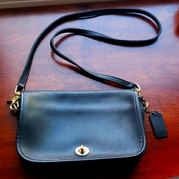 Adorable Coach Crossbody Purse - Picture 1 of 7